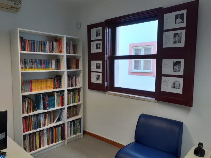 Bookshelves filled with children's books in a preschool classroom