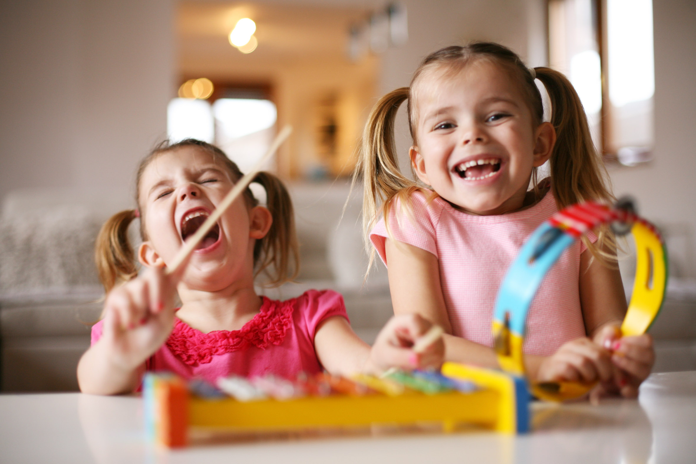 Crianças Felizes Baby Sitting
