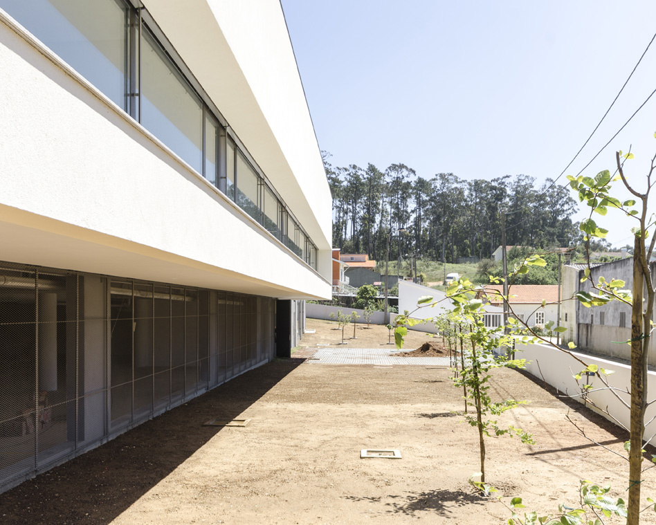 Exterior view of Cruzada Do Bem preschool building