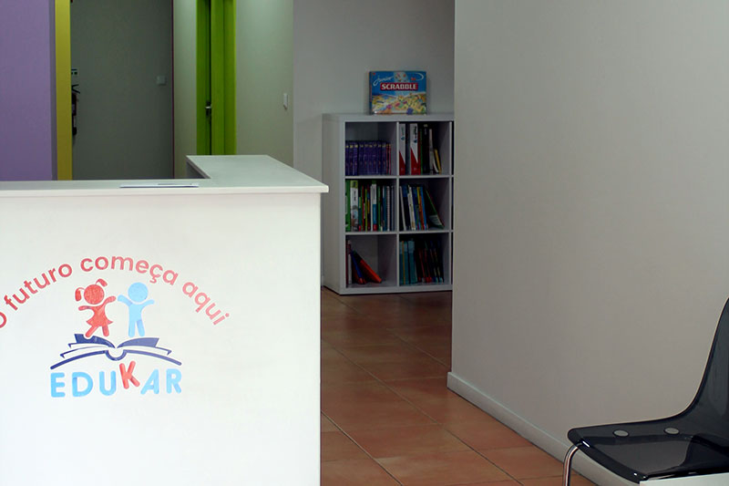 Edukar preschool reception area with bookshelf and waiting chair