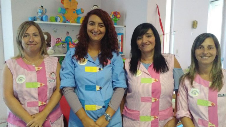 Four preschool teachers at Os Cartolinhas posing for a photo.