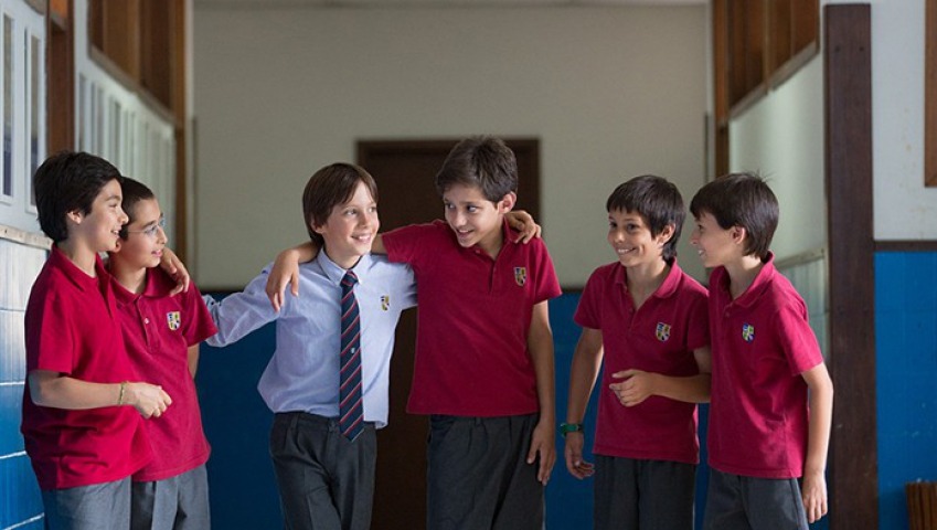 Happy students at Colégio Cedros in school uniform