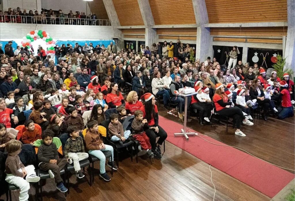 Preschool children and their families gathered for a Christmas event.