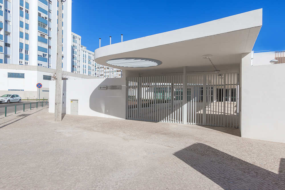 Exterior view of Escola Básica Eurico Gonçalves school building