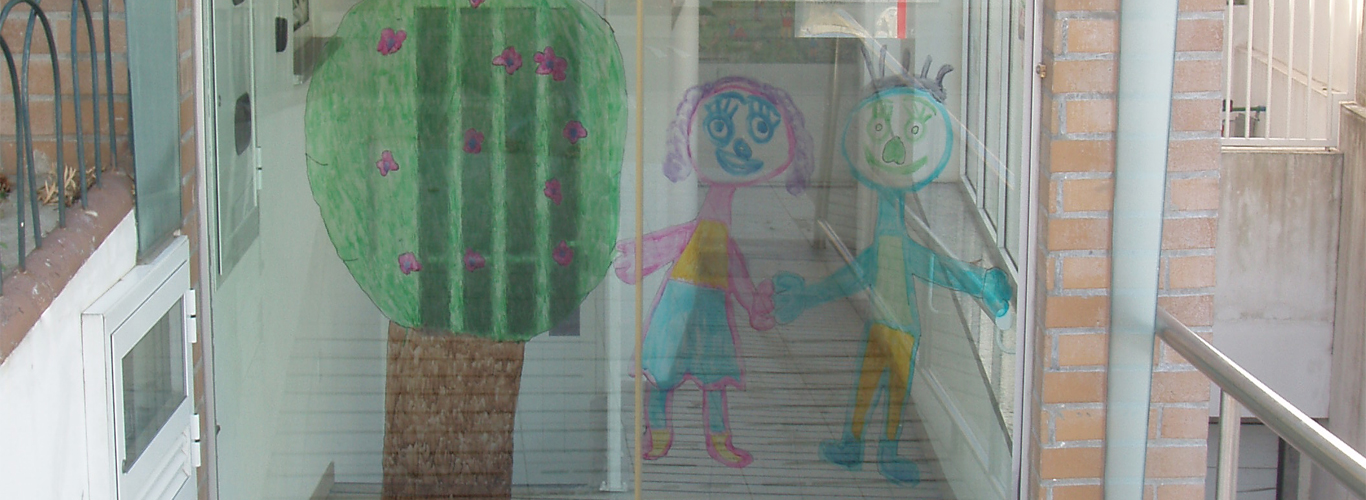 Children's drawings on a glass door at Solinorte preschool.