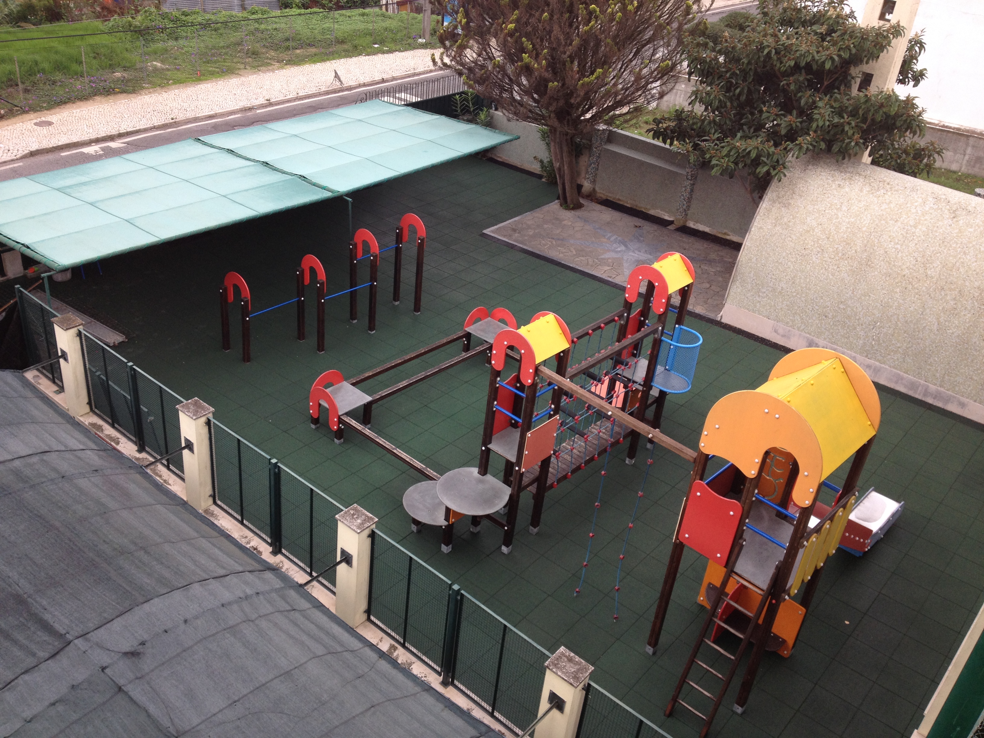 Colégio Colibri playground with colorful play structures and safety surfacing