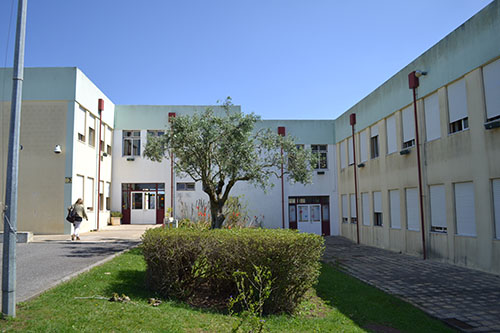 Escola Básica e Secundária Alto dos Moinhos school building