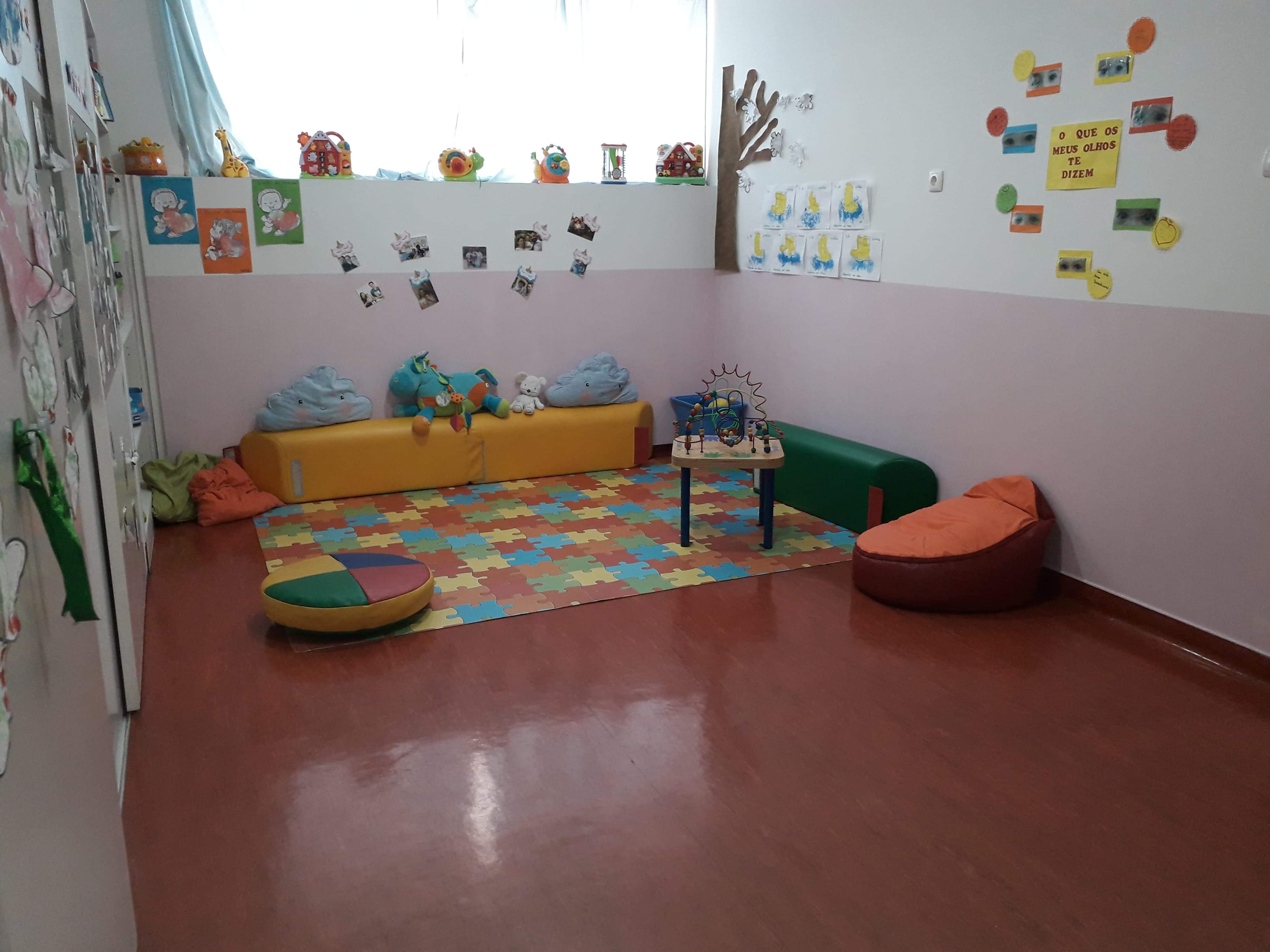 Creche E Jardim De Infância Cosminho E Damiãozinho Lda