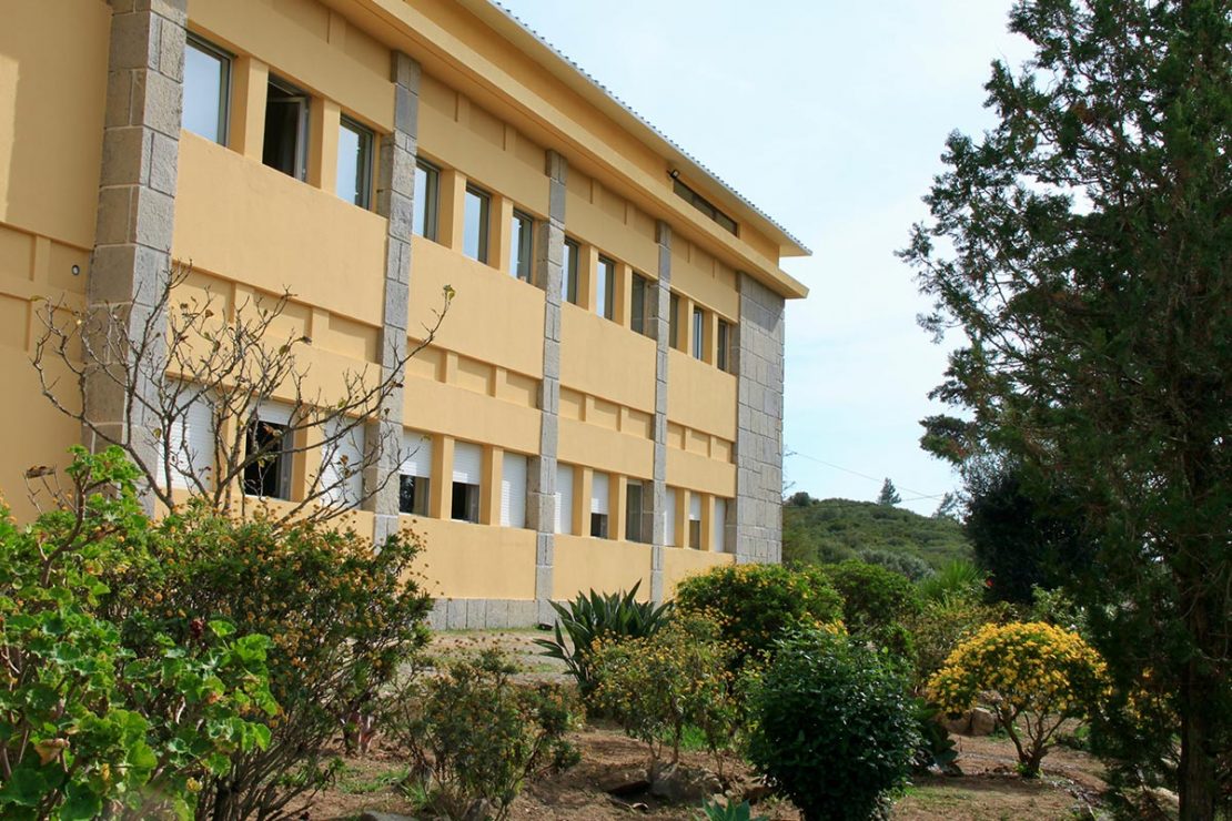 Exterior view of Creche Teodoro dos Santos preschool building