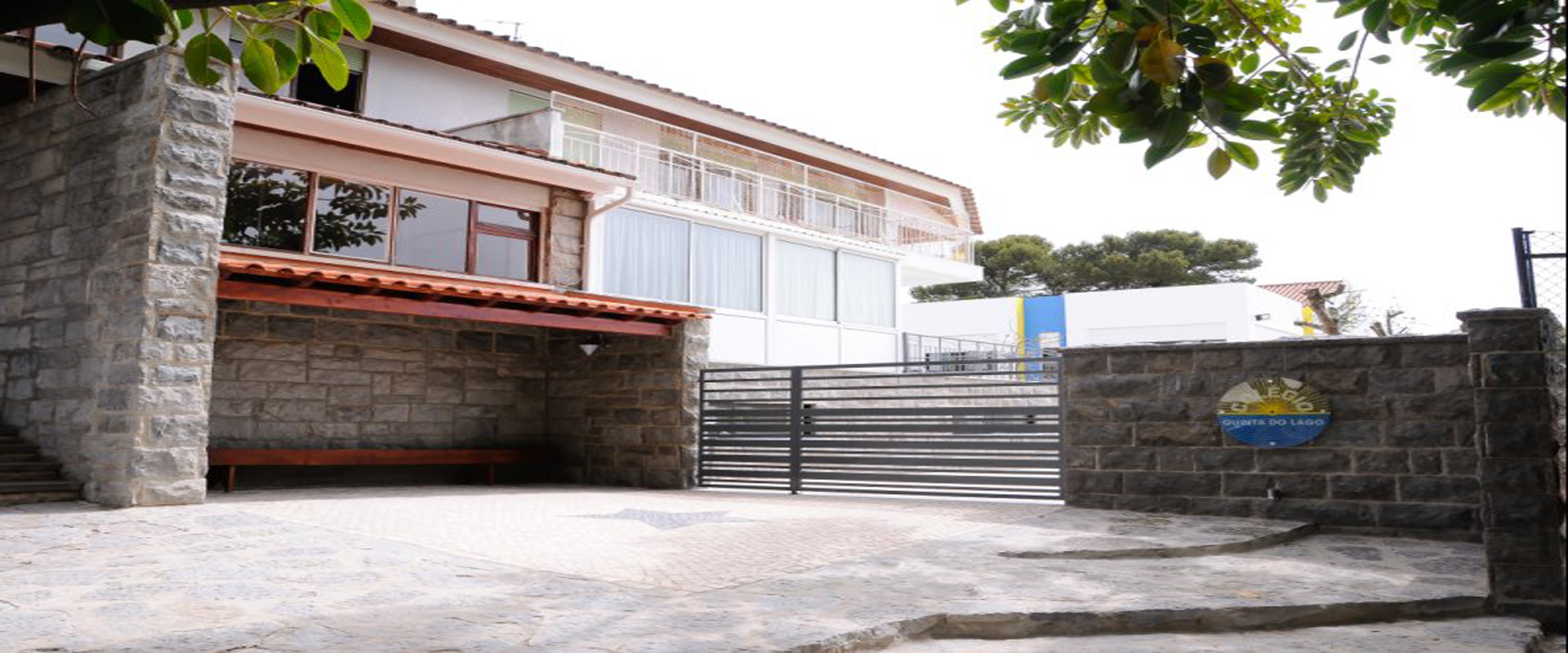 Colégio Quinta do Lago school exterior entrance