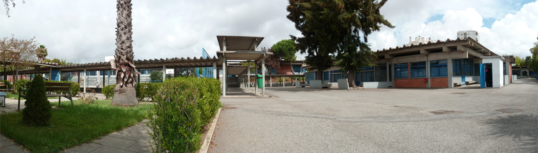 Escola Básica Roque Gameiro school building and grounds