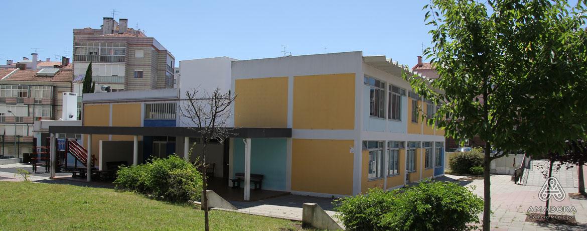 Exterior view of EB1\/JI\/Creche Aprígio Gomes preschool building