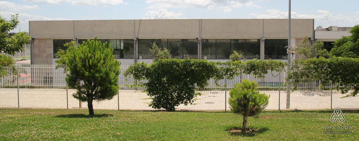 Exterior view of Jardim de Infância Cerrado da Bica preschool building
