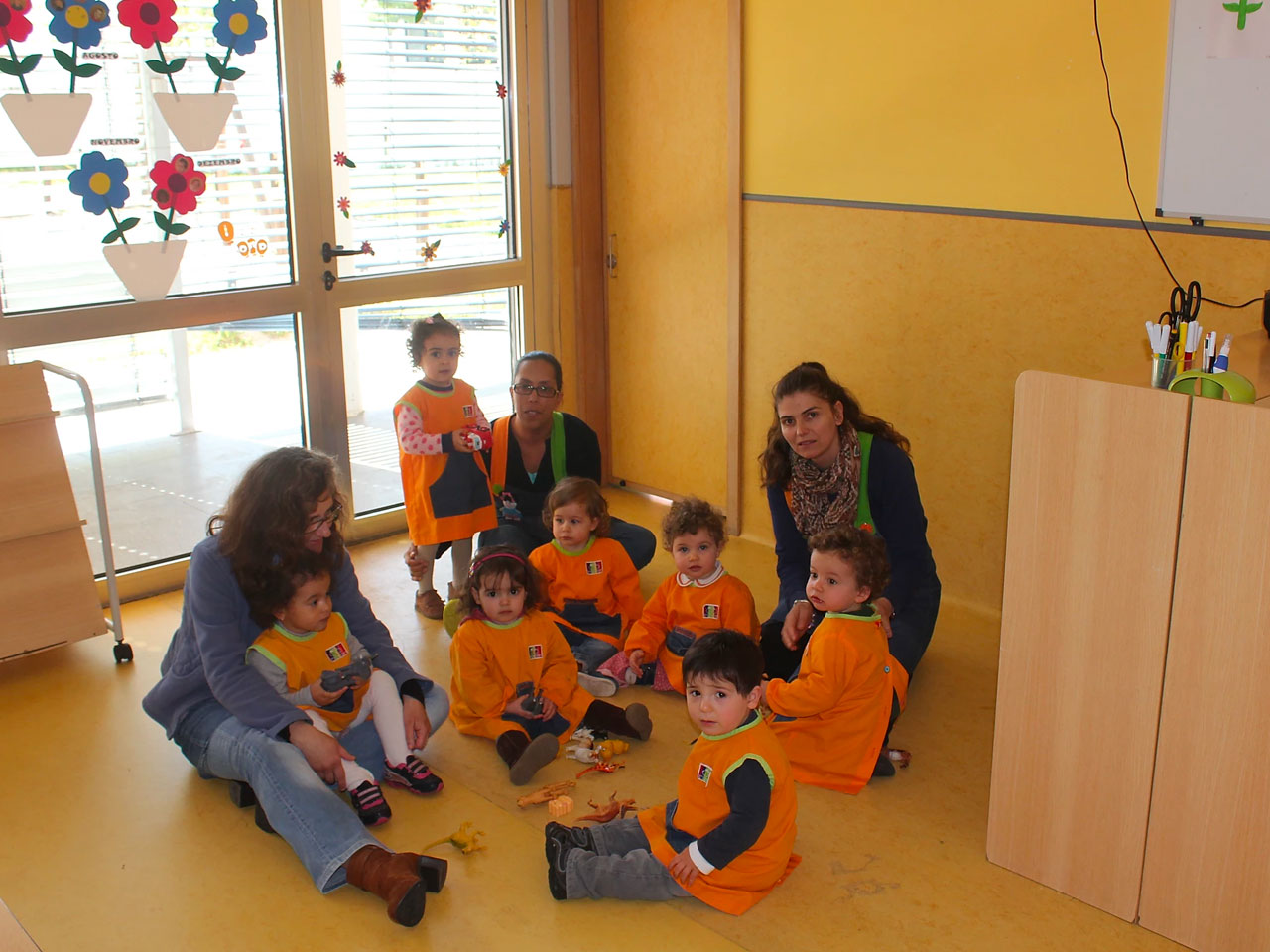 Preschool children and teachers at Centro Social Paroquial de Vale Figueira