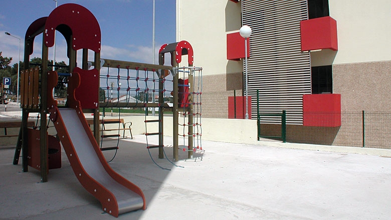 Playground equipment at Colégio da Associação dos Serviços Sociais das Autarquias do Seixal preschool.