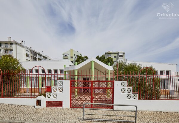 Jardim de Infância Alzira Beatriz Pacheco preschool building exterior