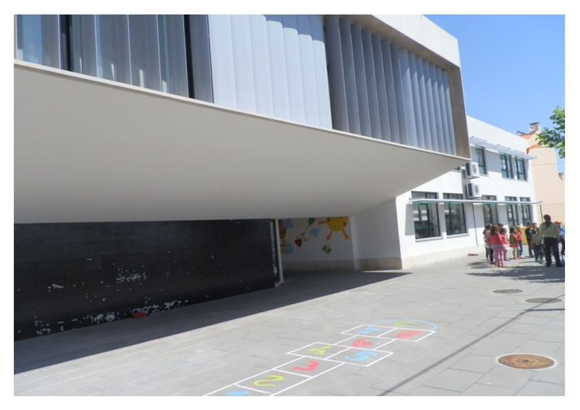 JI Gil Eanes preschool exterior with hopscotch