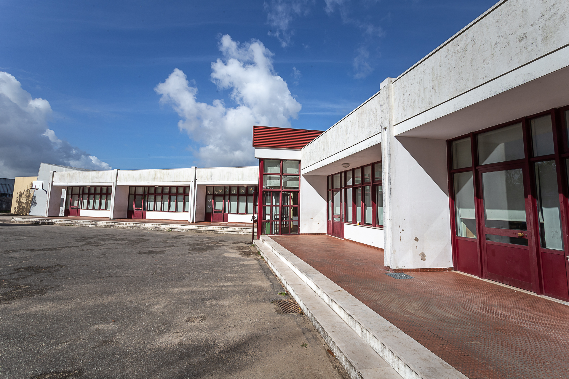 Exterior view of Jardim de infância Parada de Tibães preschool building