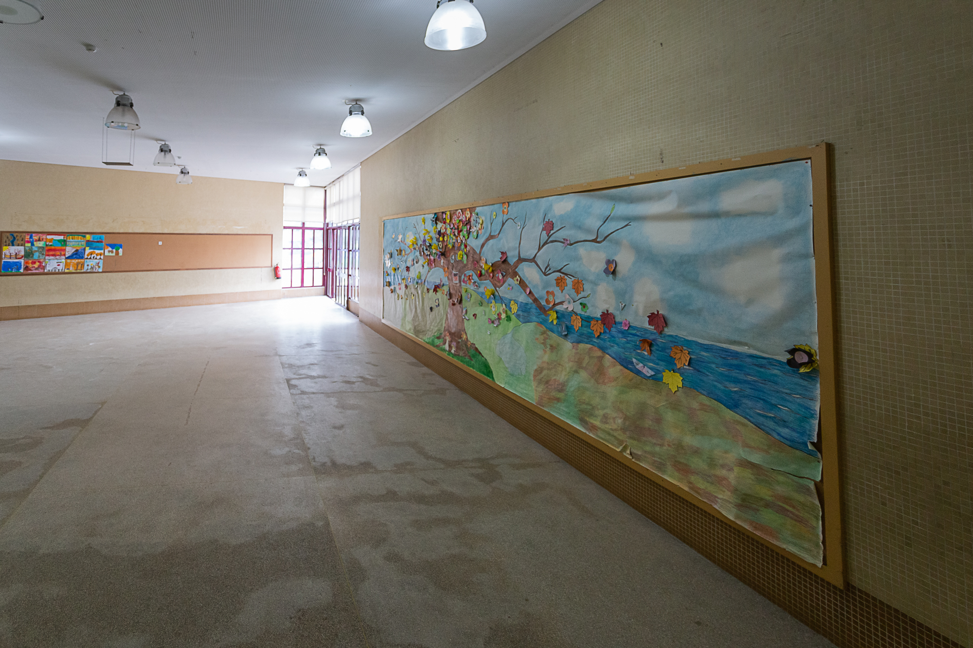 Artwork created by preschool children adorns the hallway walls of Jardim de infância Parada de Tibães.