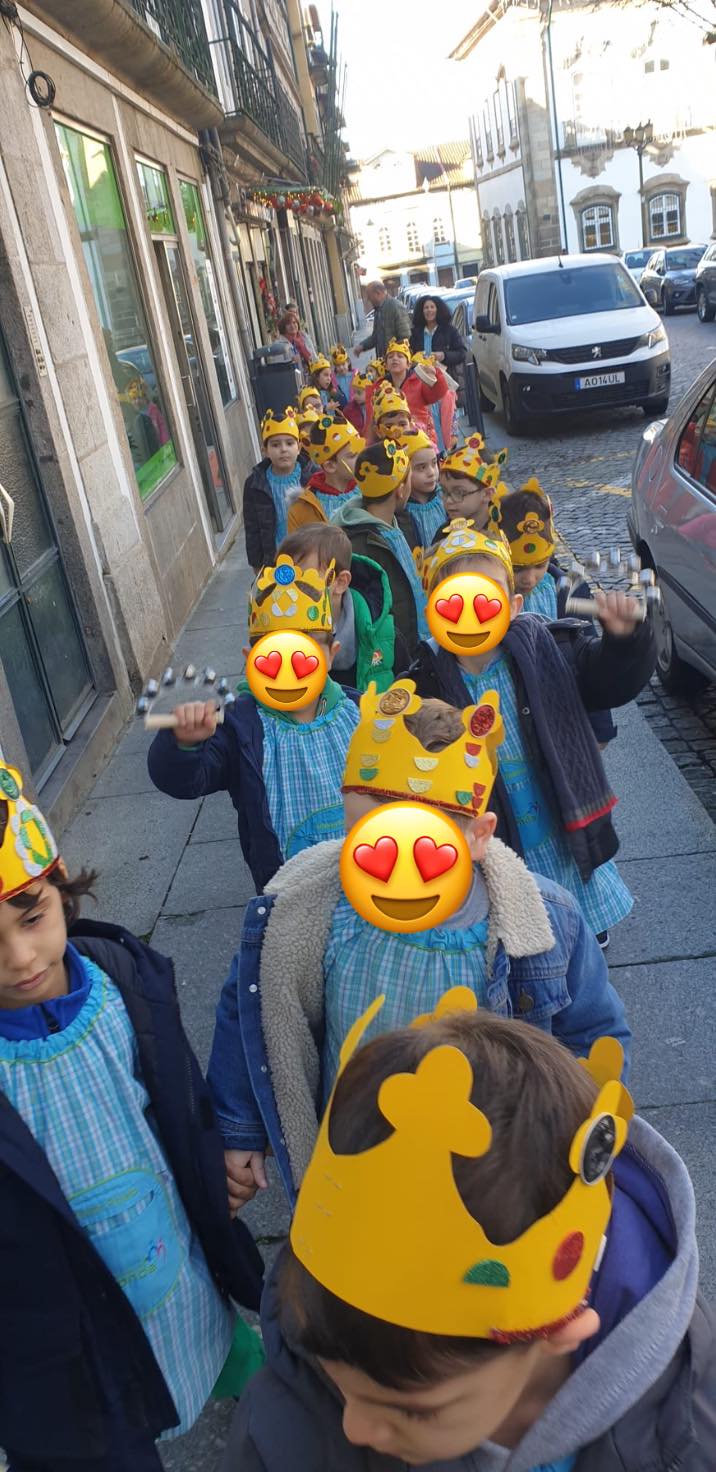 Preschool children in Braga, Portugal, wearing king and queen crowns, participating in a parade or celebration.