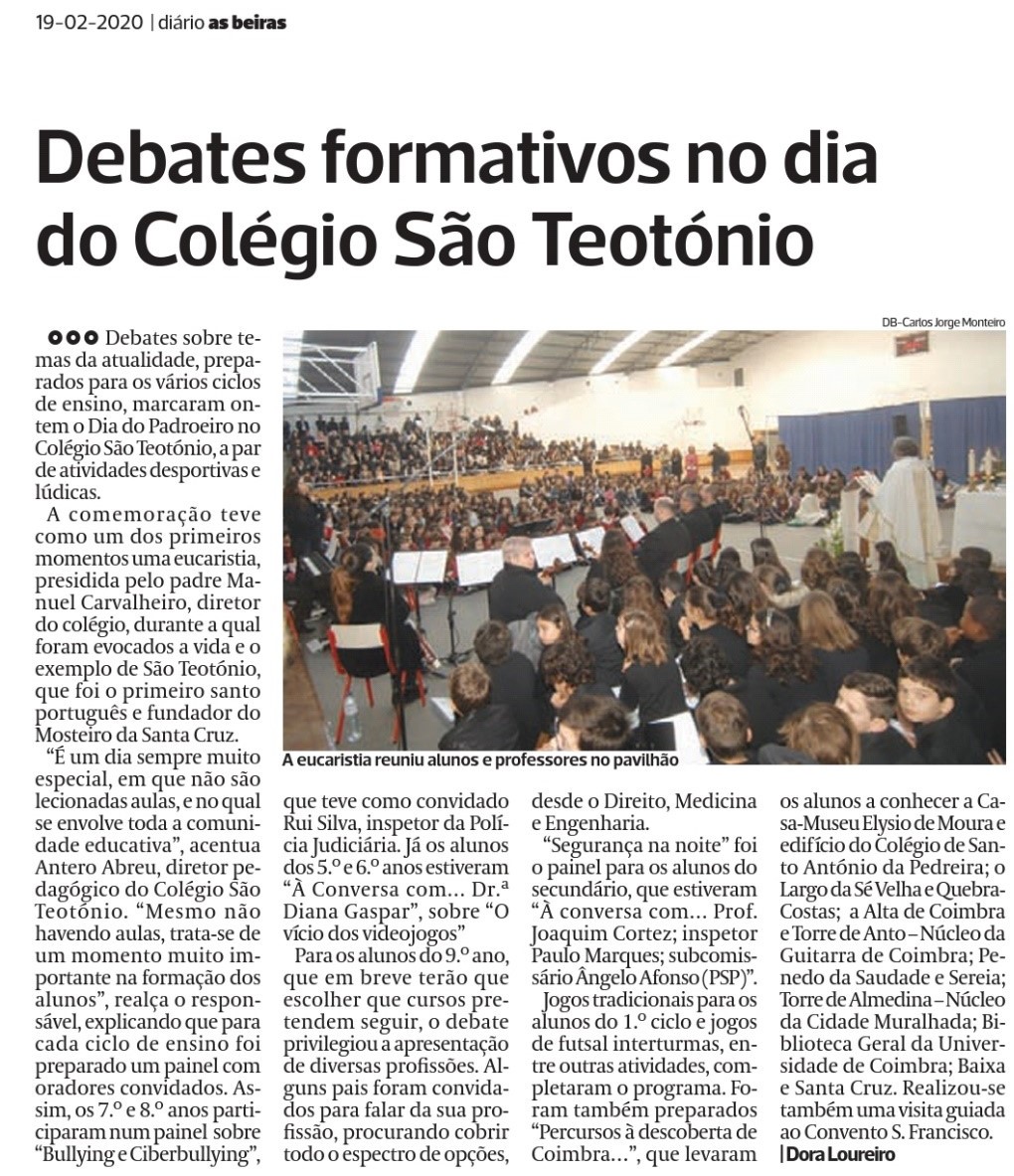 Students and teachers at Colégio de São Teotónio participate in a school event.