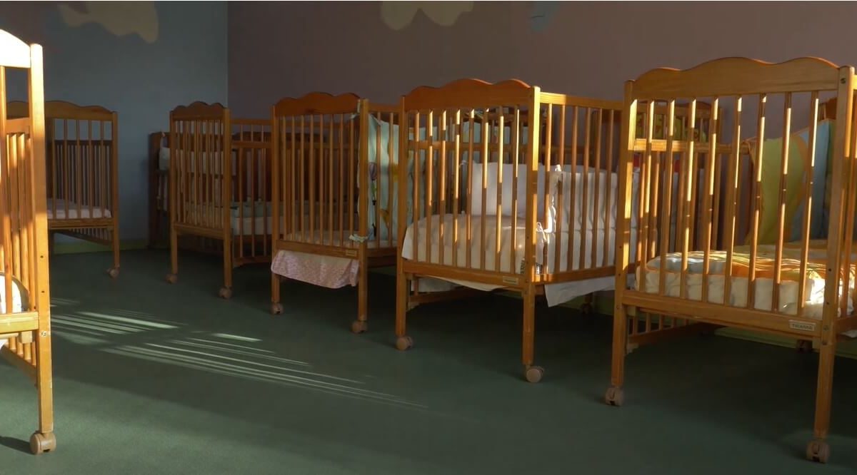 Infantário Pimpão nursery with several cribs