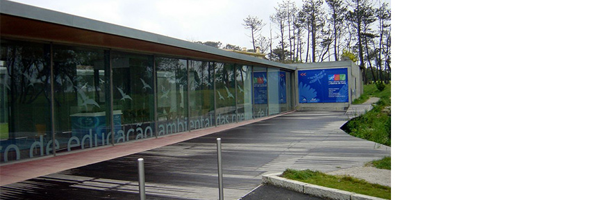 Exterior view of the Jardim De Infância De Laborim preschool building, showcasing its modern design and environmental features.
