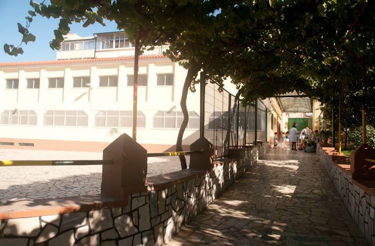 Pathway and school building at Externato Nossa Senhora da Apresentação