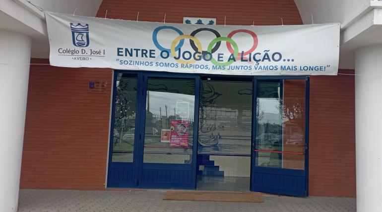 College D. José I in Aveiro, Portugal, entrance with banner about sports and learning
