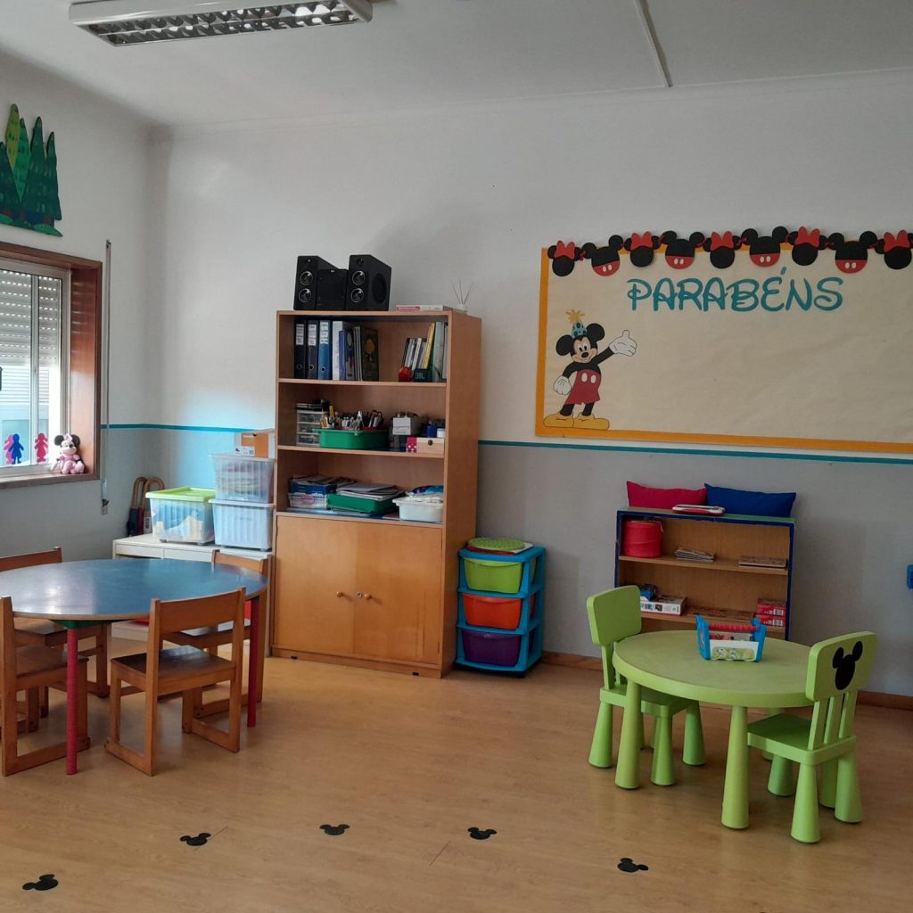 Preschool classroom at Pinga Amor with tables, chairs, and educational materials