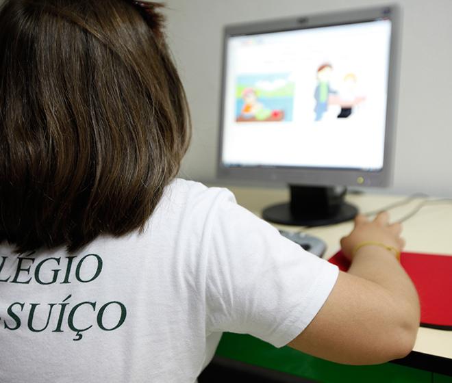 Student at Colégio Luso-Suíço using a computer